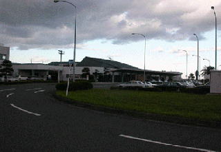 ファミレス？これが北九州空港のターミナルです。